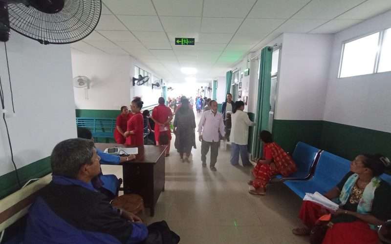 डाक्टर नहुँदा सिन्धुली अस्पतालको सेवा प्रभावित