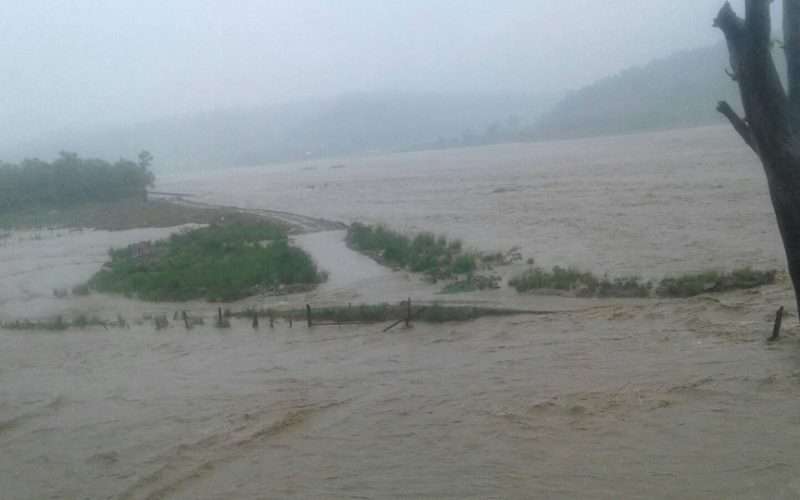 सिन्धुलीका ठुला नदीको बाढीले सतर्कताको तह पार गर्‍यो