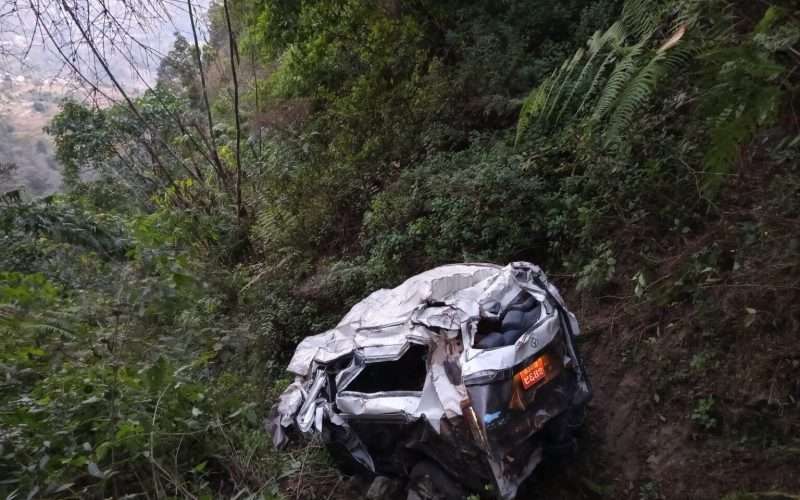 खनियाखर्कमा गाडी दुर्घटना हुँदा चालकको मृत्युु, पाँच जना घाइते