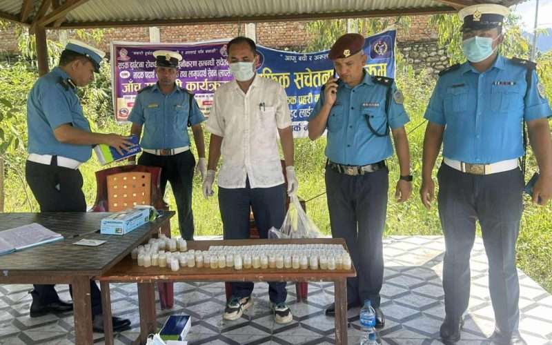 सिन्धुलीमा ६ जना चालक प्रहरी नियन्त्रणमा