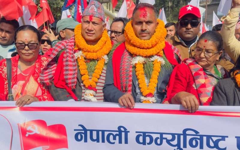 सिन्धुलीमा नेकपाबाट सुवेदी र दाहालले गरे उम्मेदवारी दर्ता